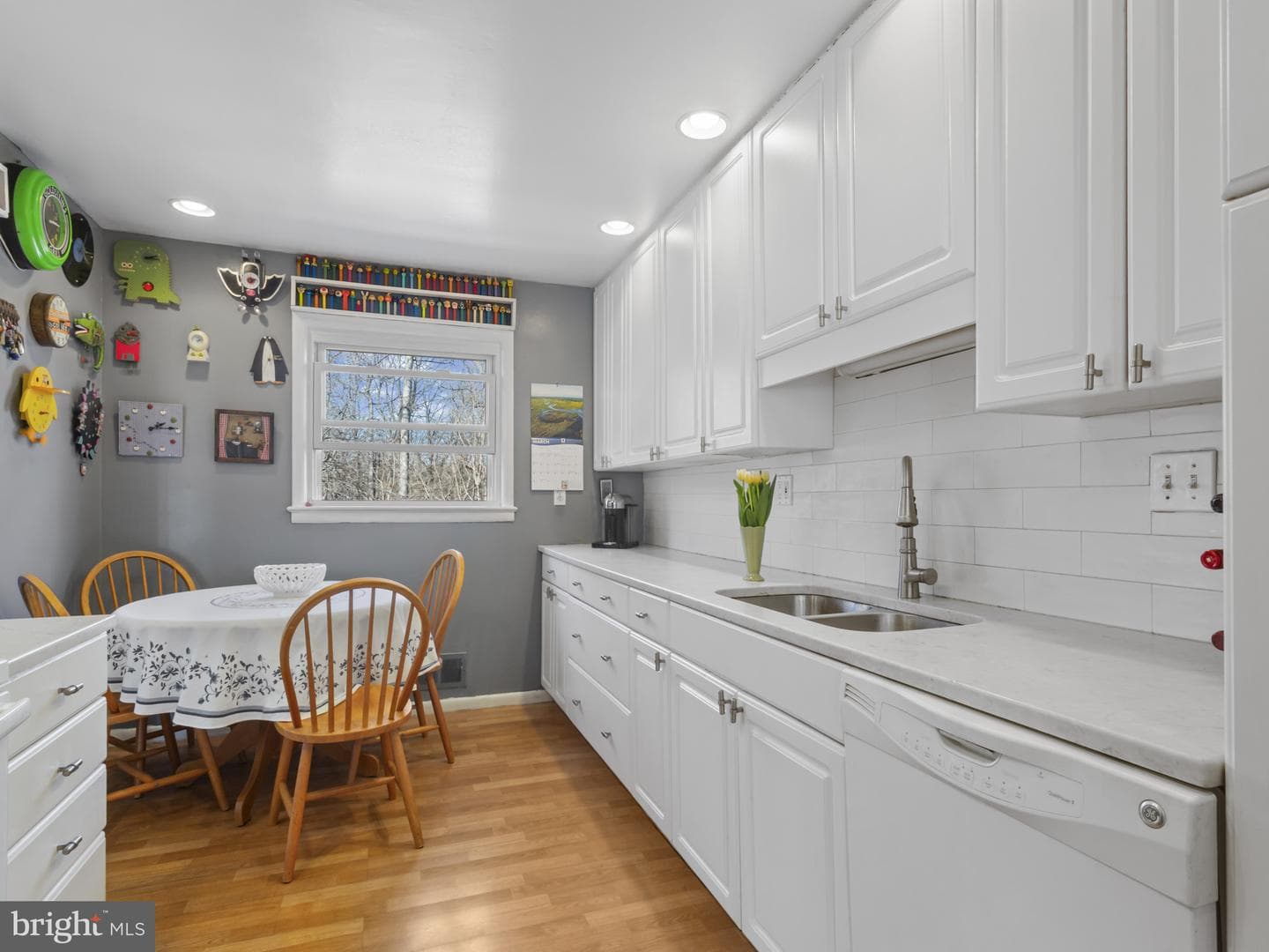935 Loxford Terrace photo 7