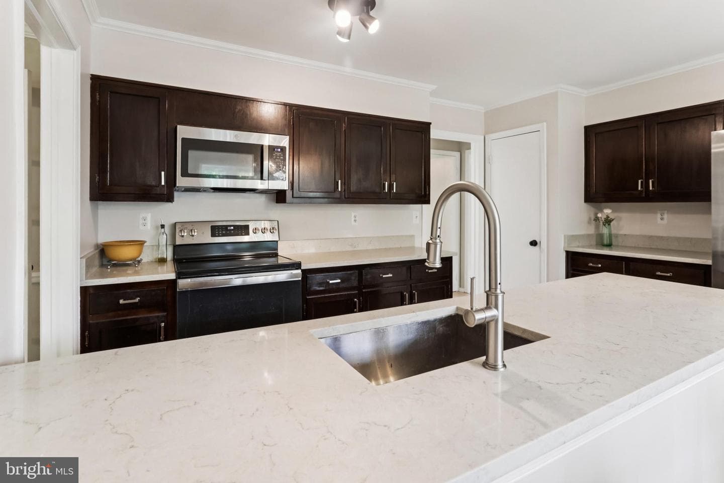 10233 Gainsborough photo 11