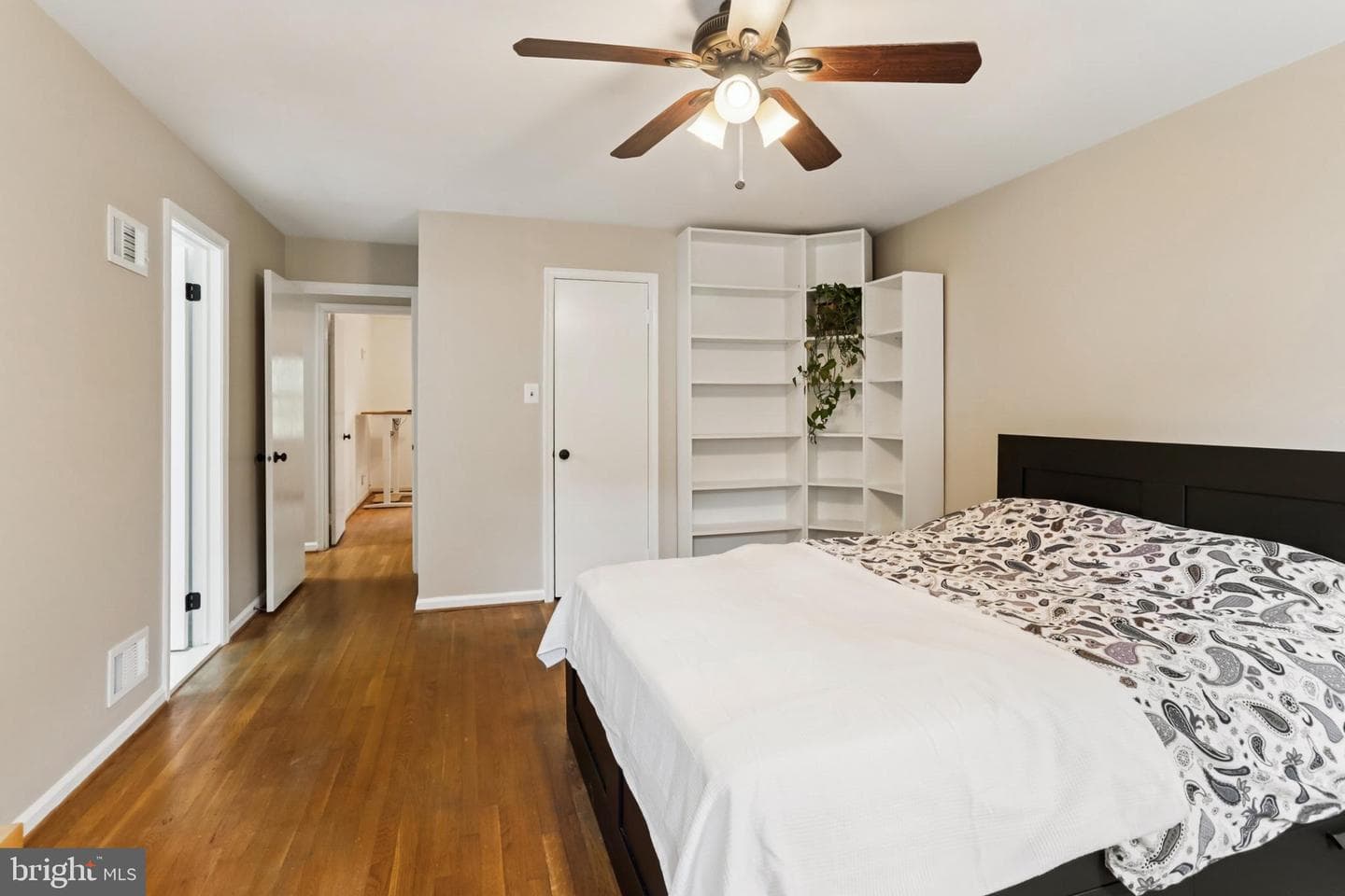 10233 Gainsborough photo 35