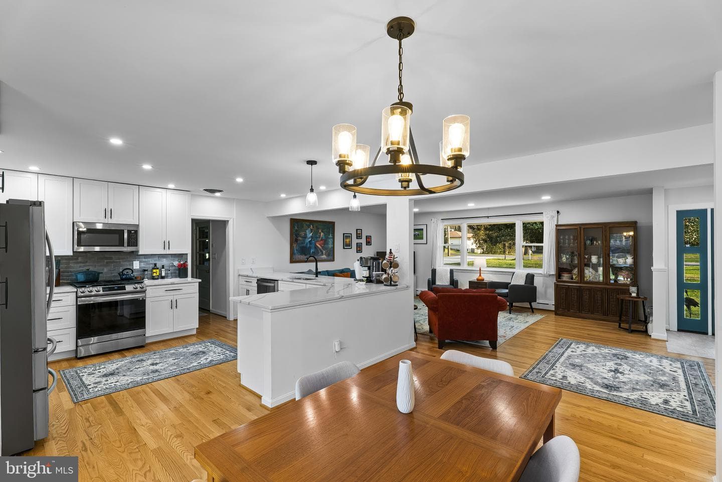 512 Quaint Acres Drive photo 2