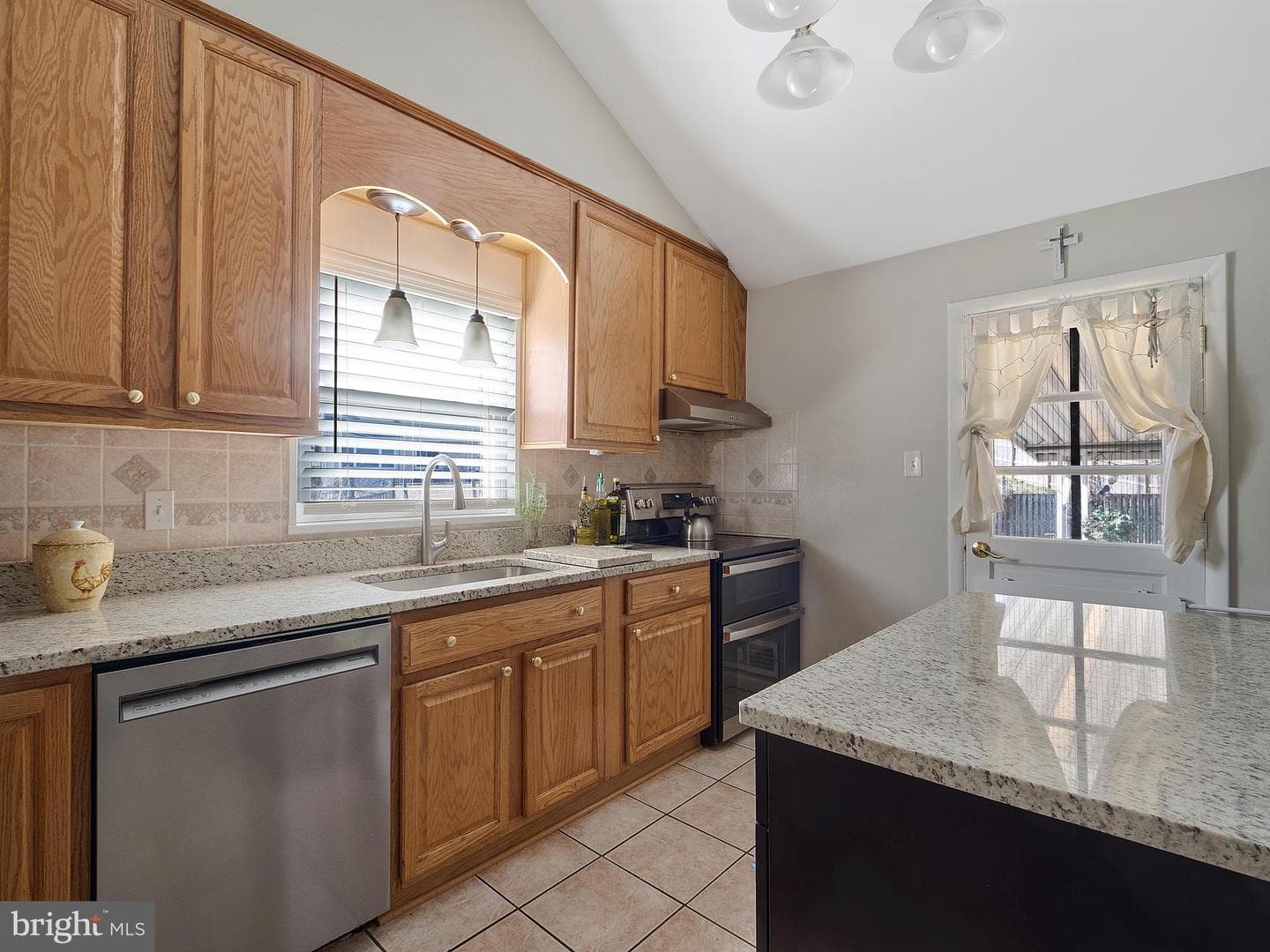 1512 Vivian Court photo 12