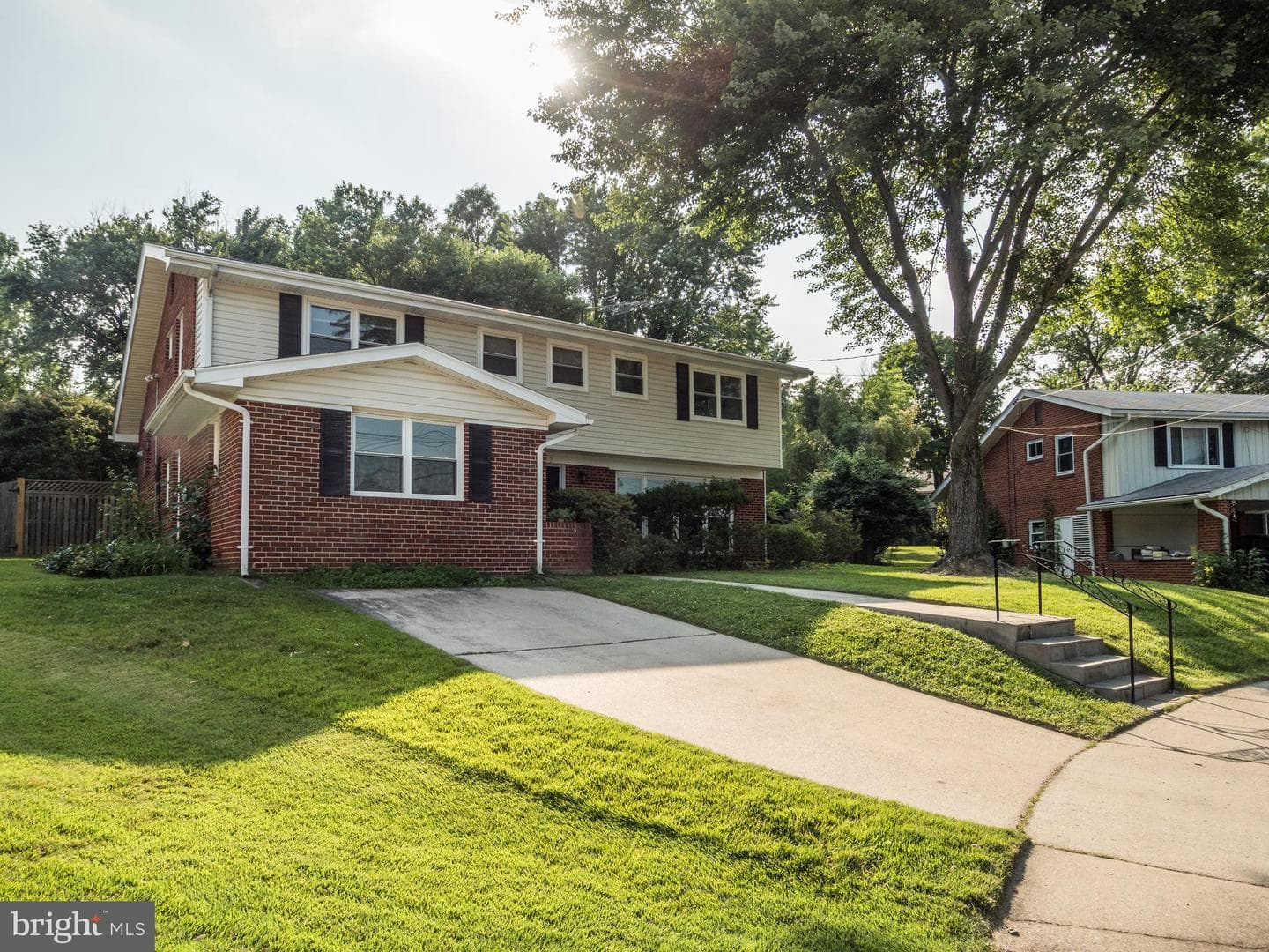 1512 Vivian Court photo 4