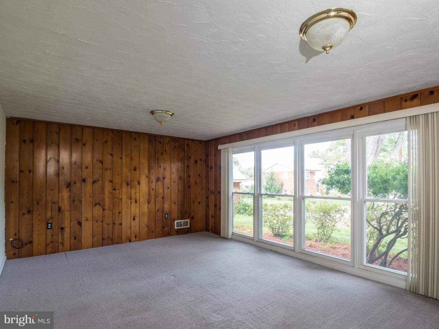 1512 Vivian Court photo 7
