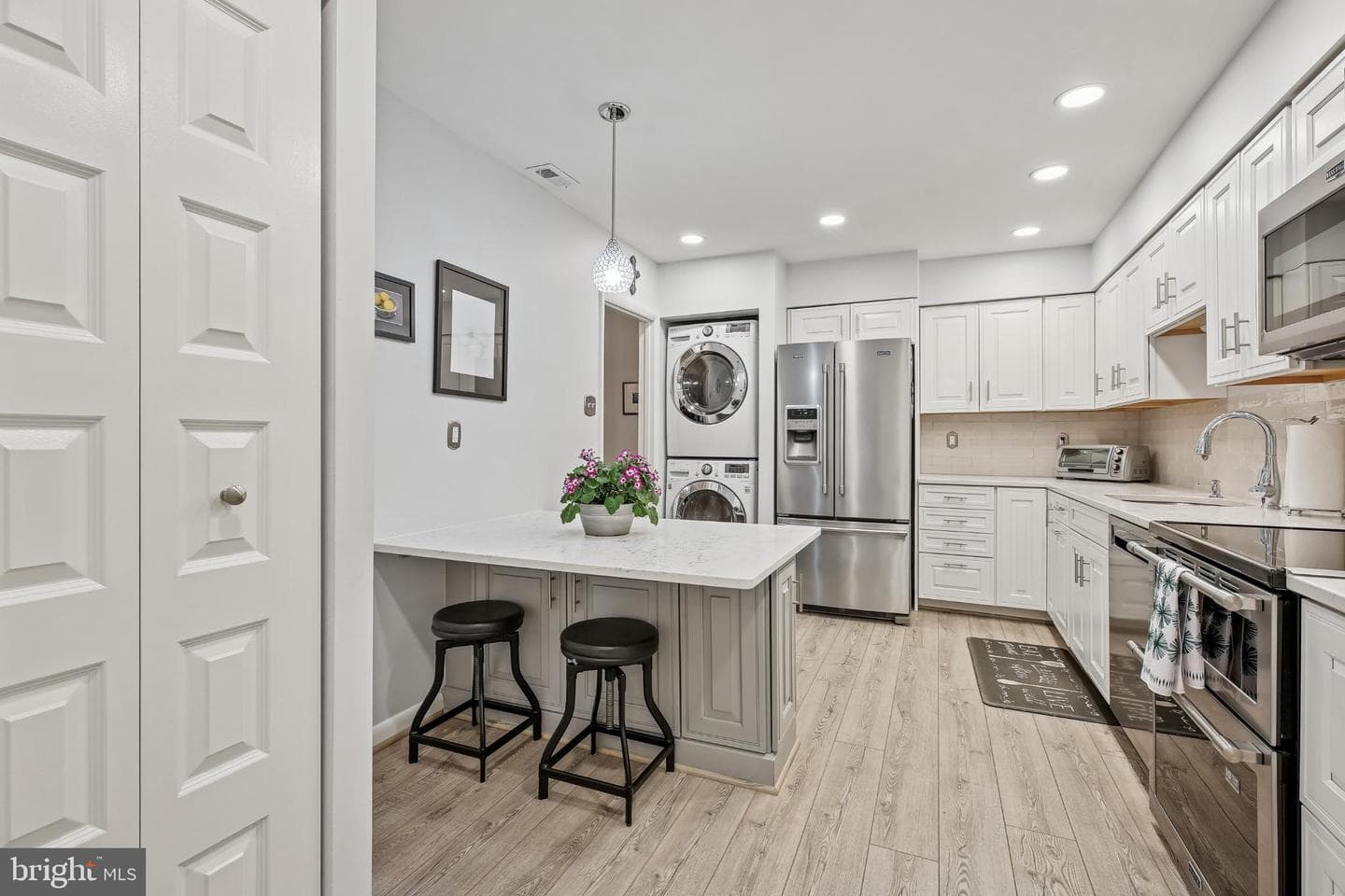 4982 Sentinel Drive #14-102 photo 12