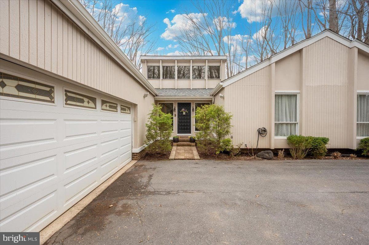 10101 Lloyd Road photo 2
