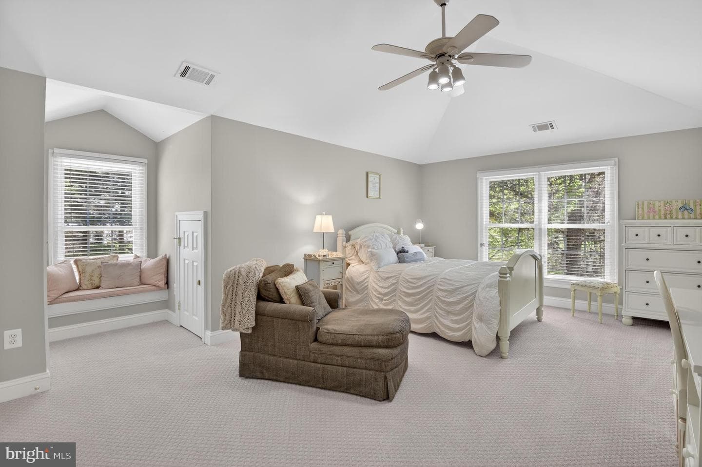 5807 Grosvenor Lane photo 37