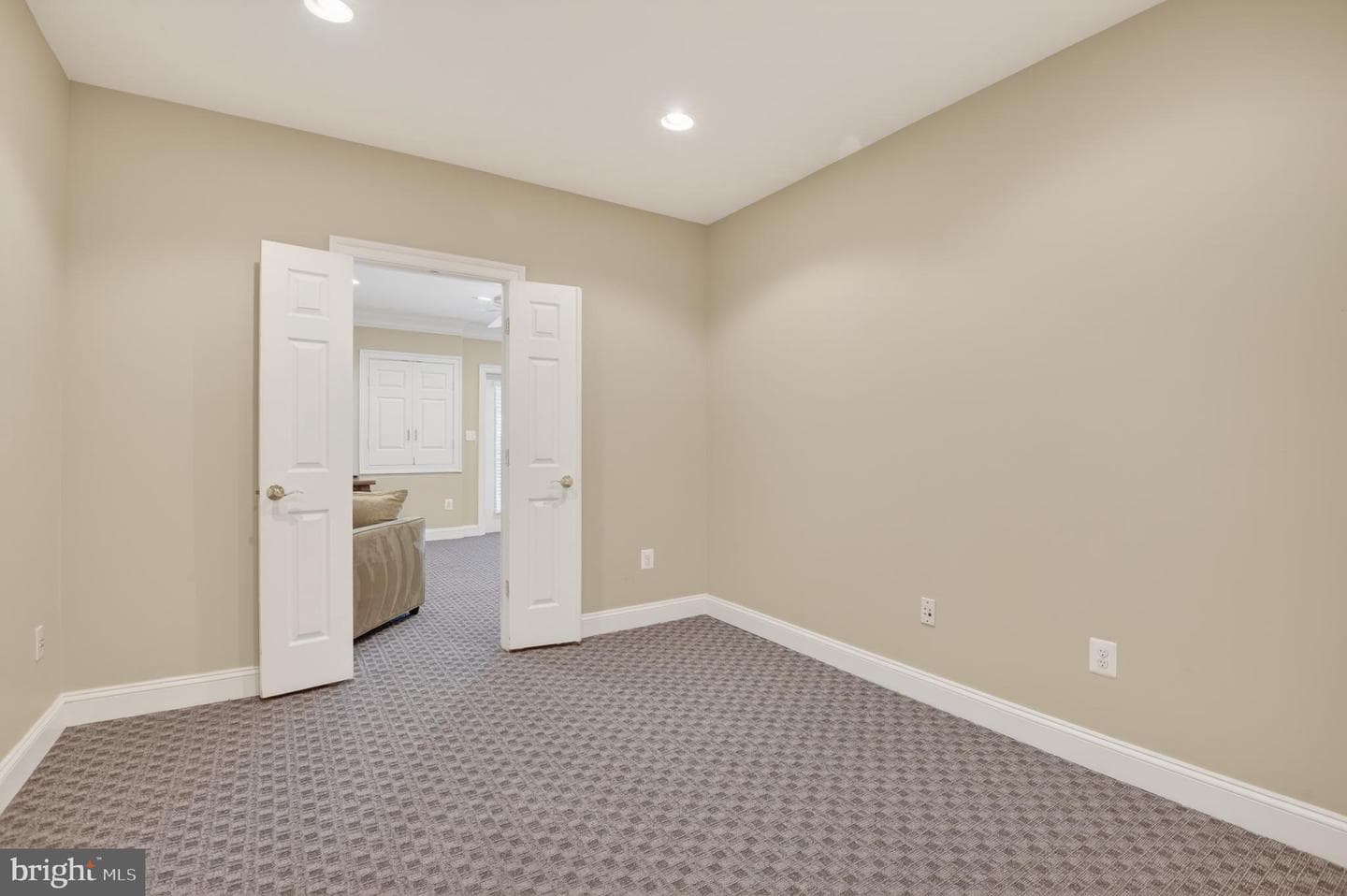 5807 Grosvenor Lane photo 54