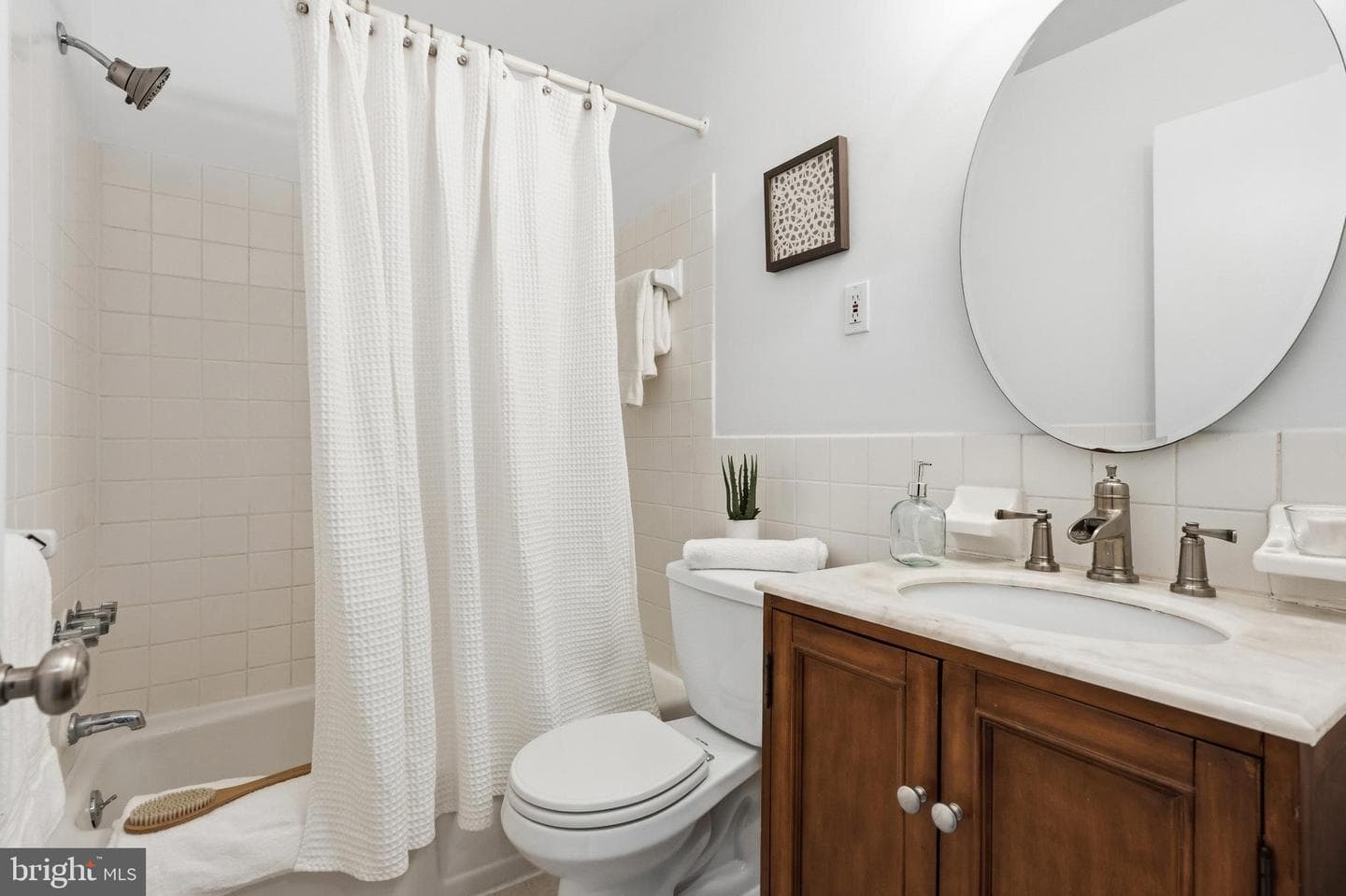 10606 Montrose Avenue #203 photo 20