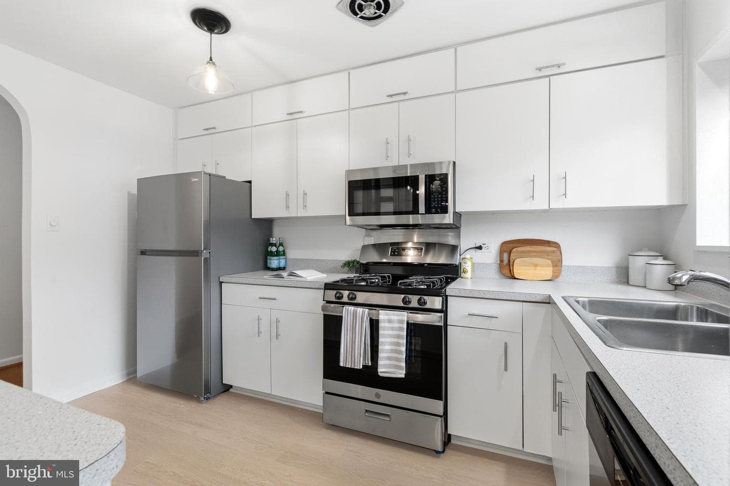 10606 Montrose Avenue #203 photo 3