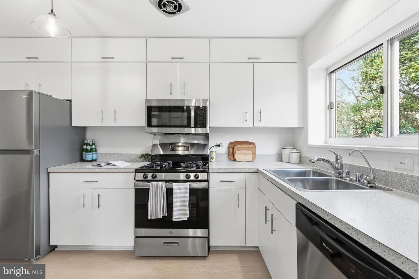 10606 Montrose Avenue #203 photo 4