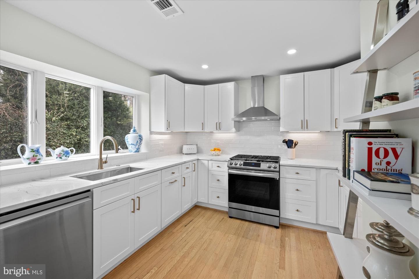 6700 Rannoch Road photo 12