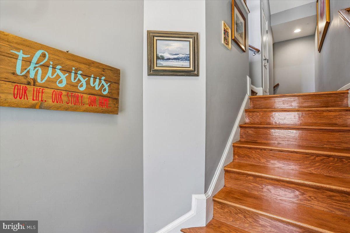 108 Samuel Manor Court photo 3