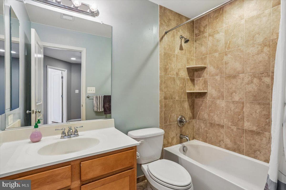 108 Samuel Manor Court photo 48