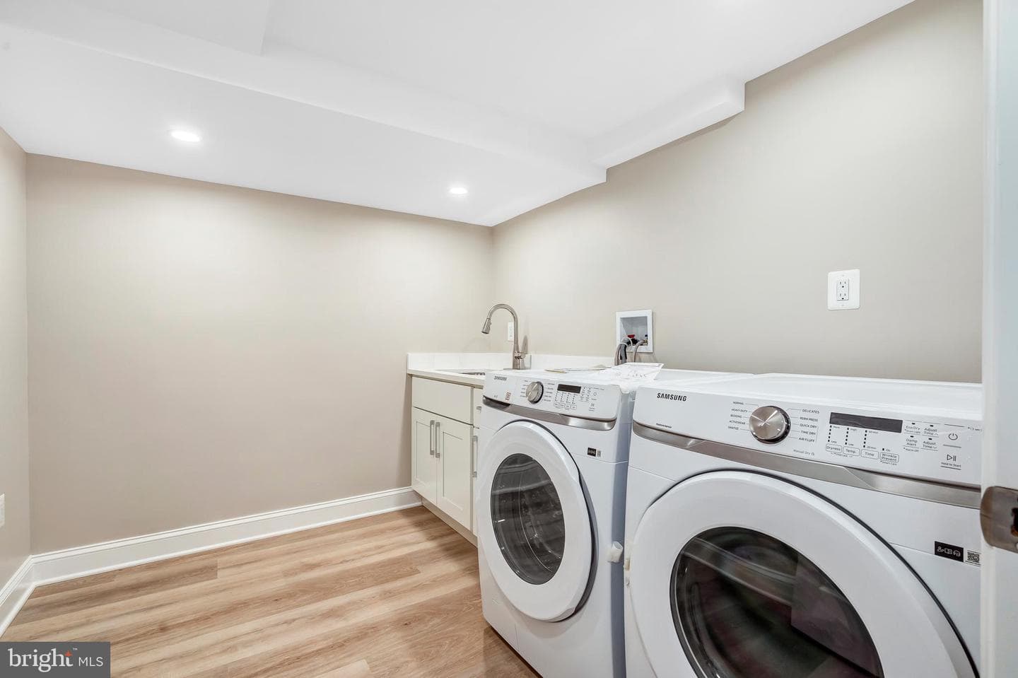 7703 Newmarket Drive photo 31