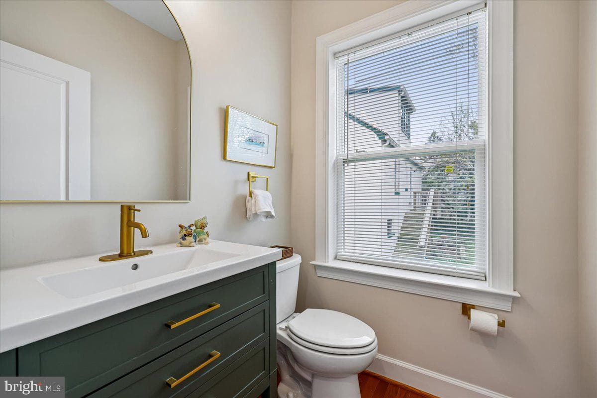 348 Howard Avenue photo 12