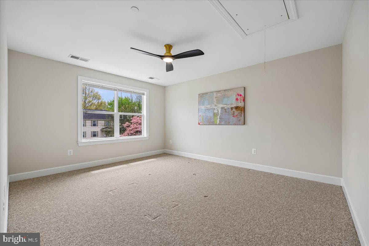 348 Howard Avenue photo 23