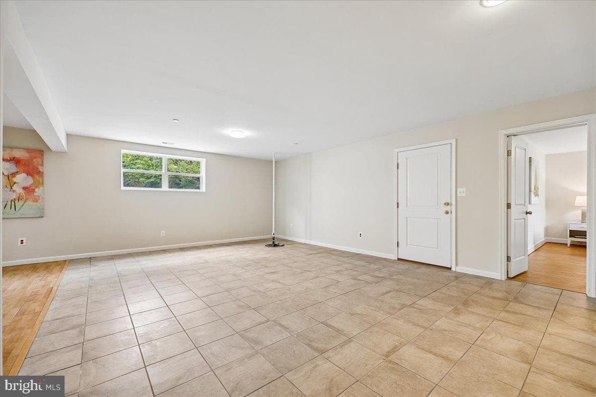 348 Howard Avenue photo 28