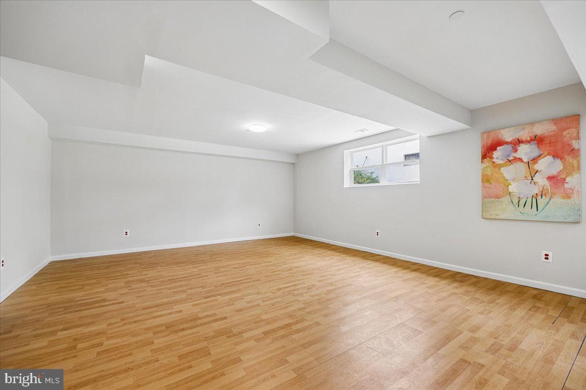 348 Howard Avenue photo 30