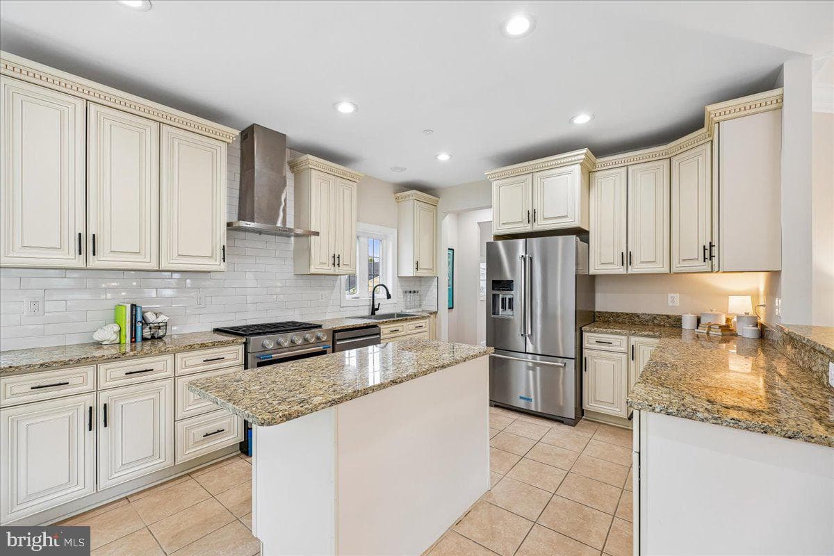 348 Howard Avenue photo 6
