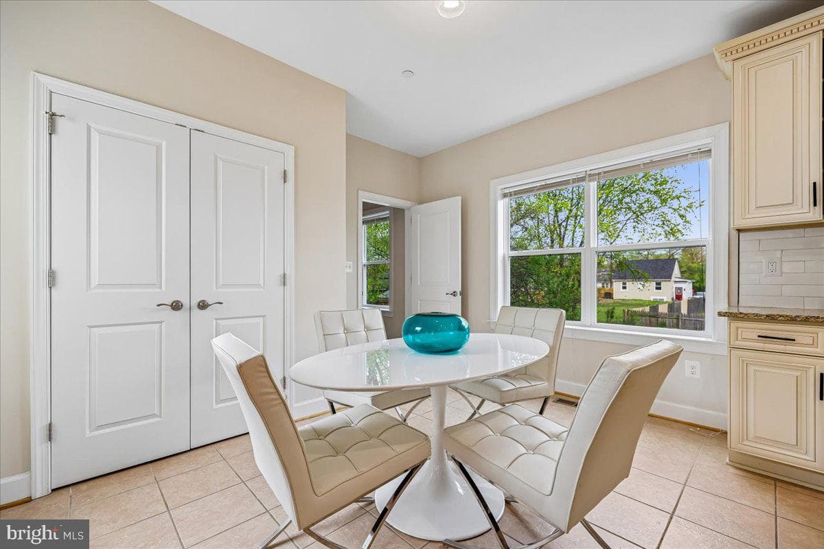 348 Howard Avenue photo 8