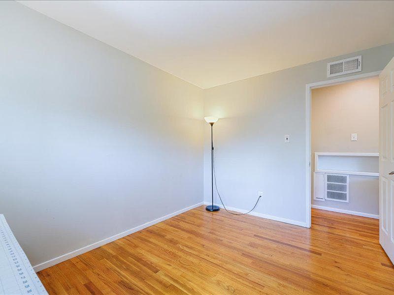 304 Twinbrook Parkway photo 27