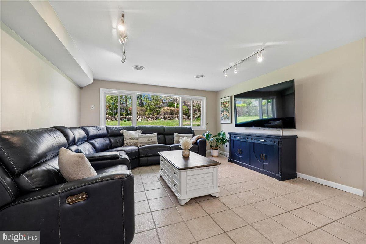 304 Twinbrook Parkway photo 4