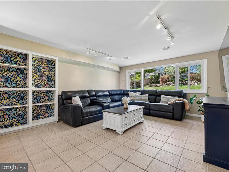 304 Twinbrook Parkway photo 8