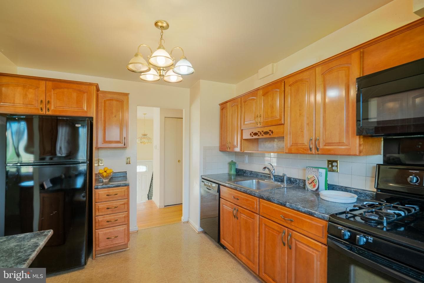 4709 Iris Place photo 10