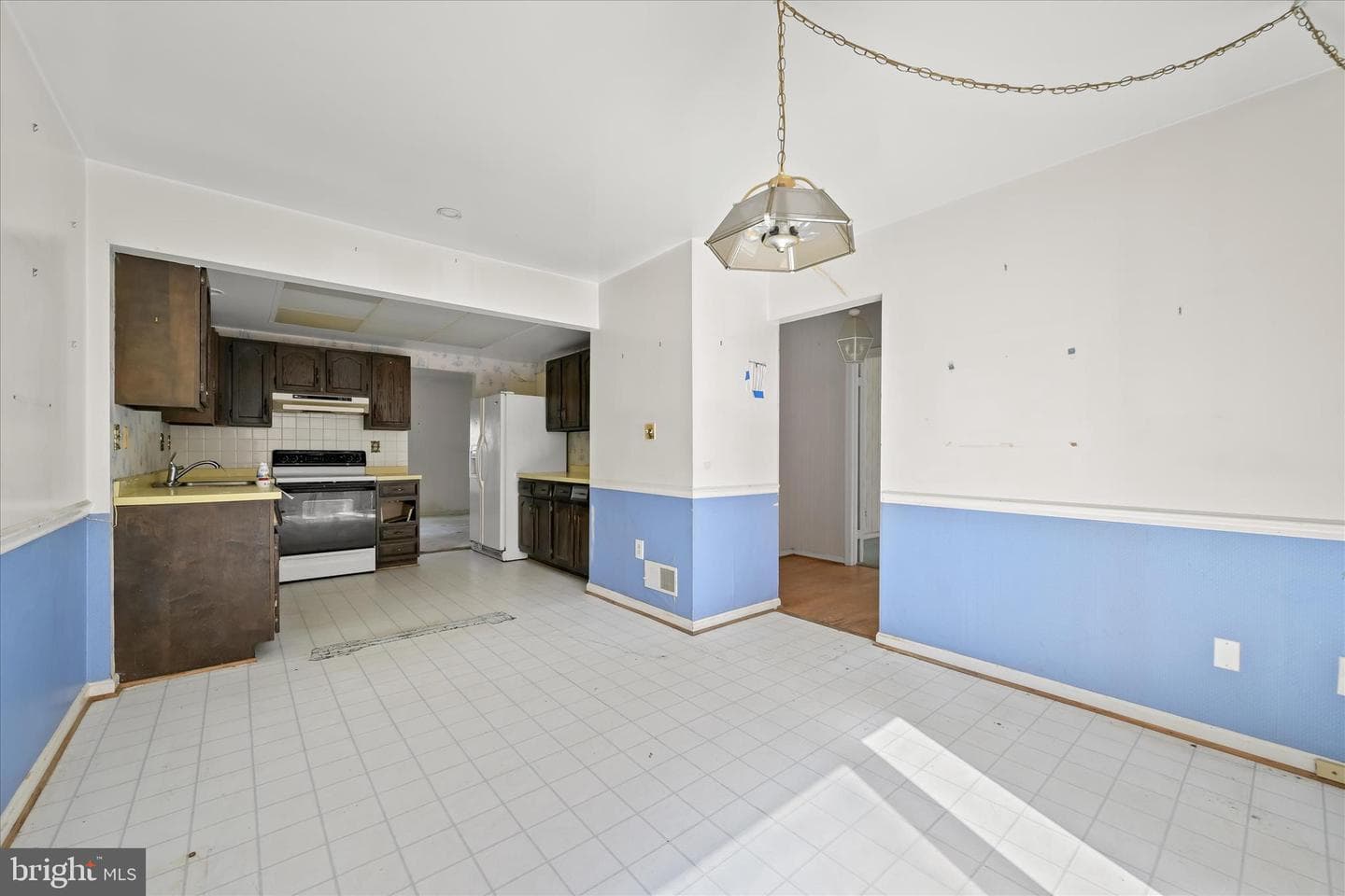 20130 Waringwood Way photo 11