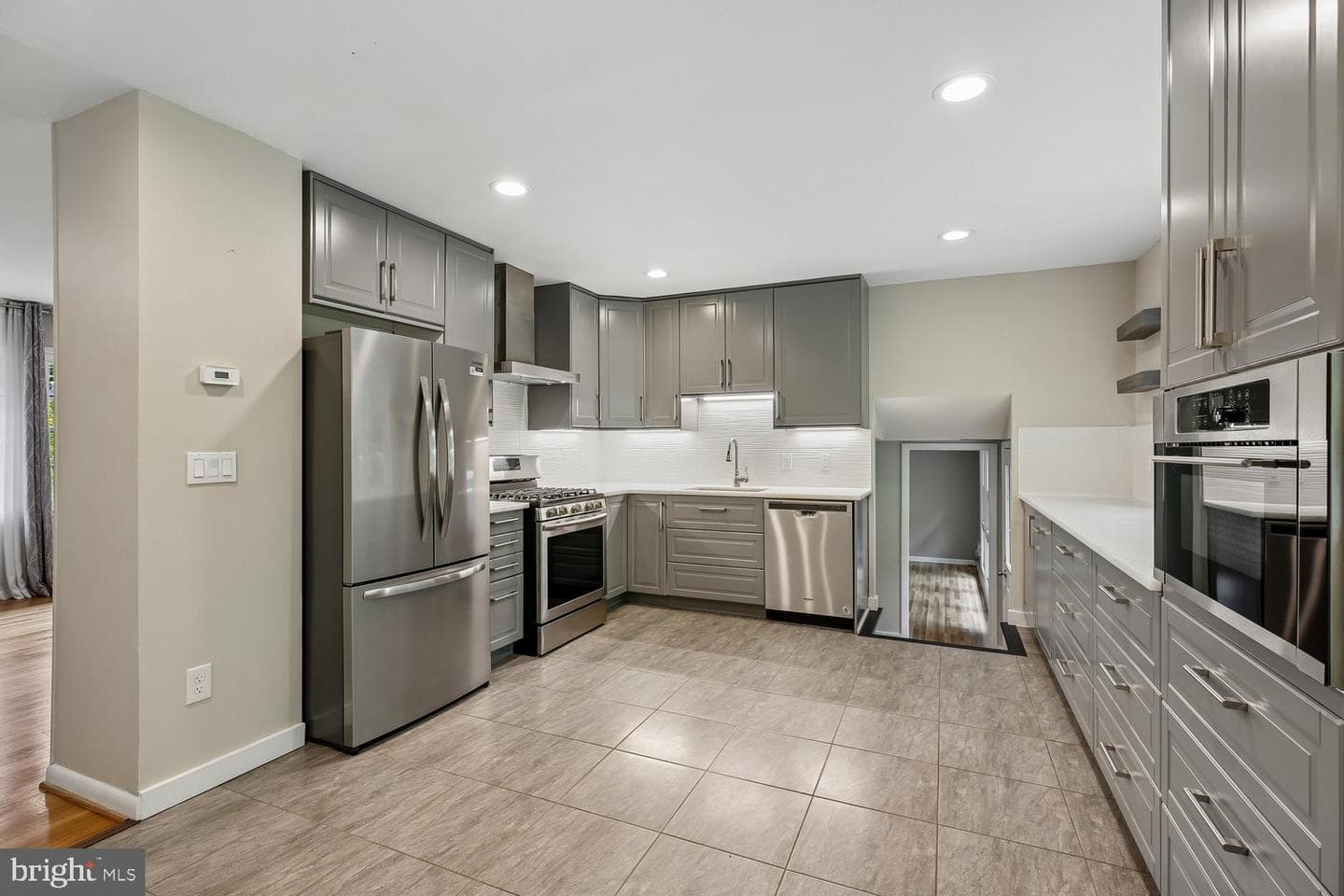 13714 Drake Drive photo 23