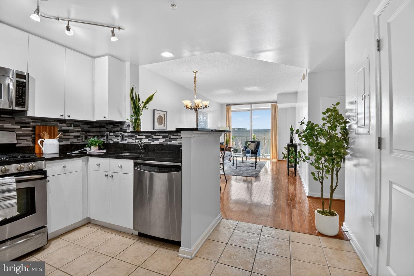 930 Wayne Avenue #1302 photo 17