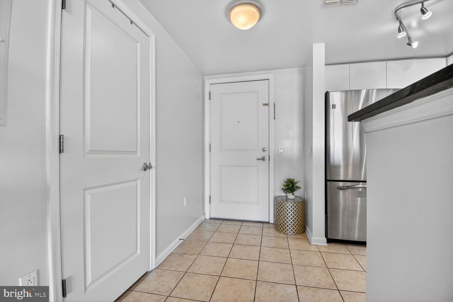 930 Wayne Avenue #1302 photo 19