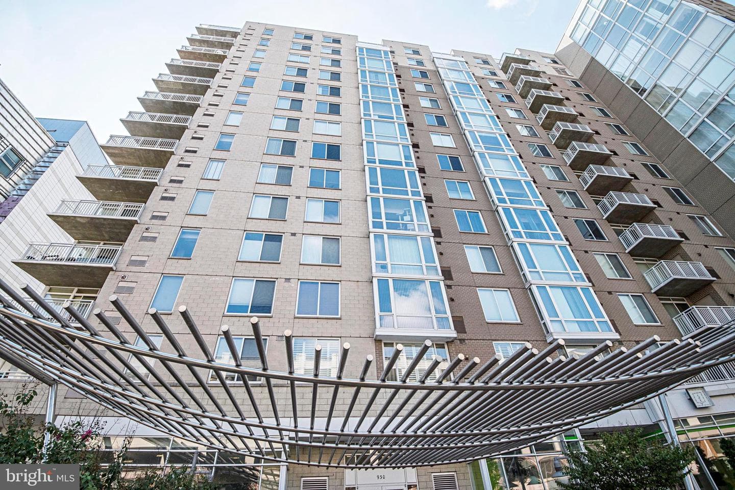 930 Wayne Avenue #1302 photo 2