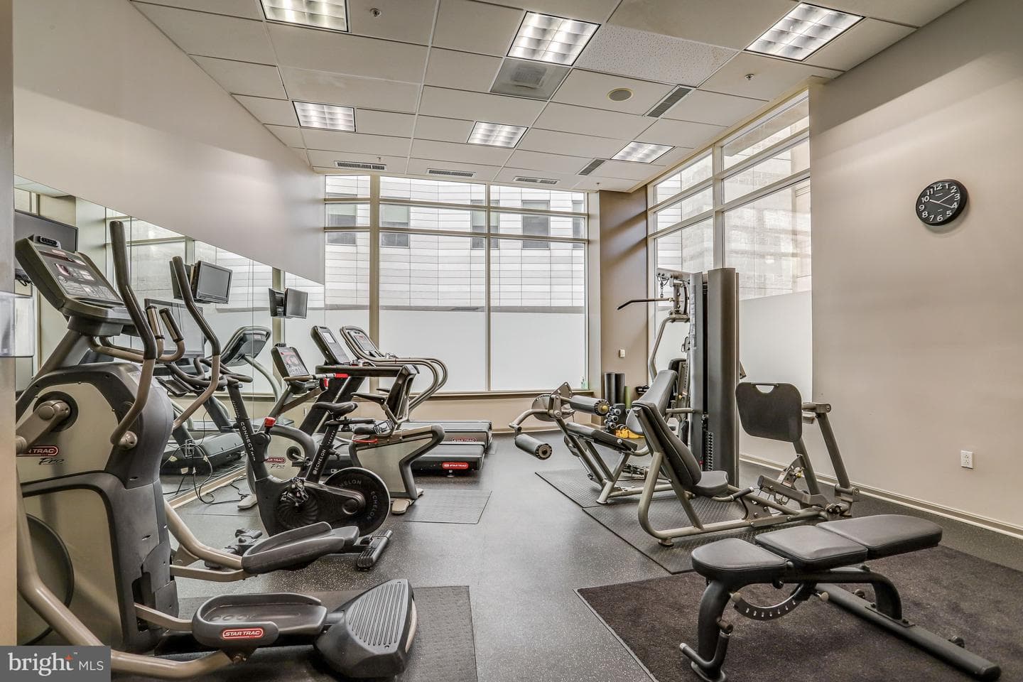930 Wayne Avenue #1009 photo 27