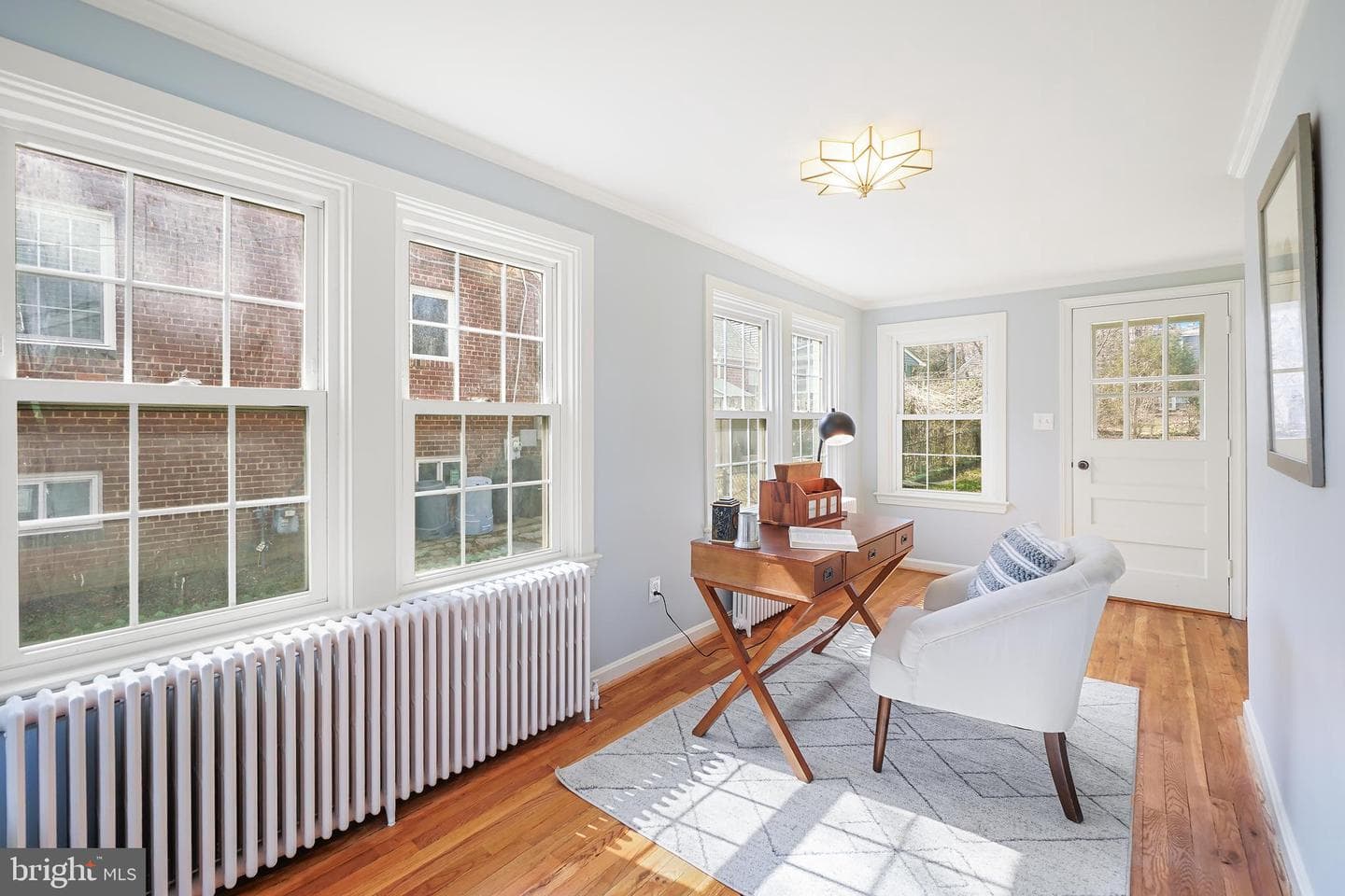902 Jackson Avenue photo 4