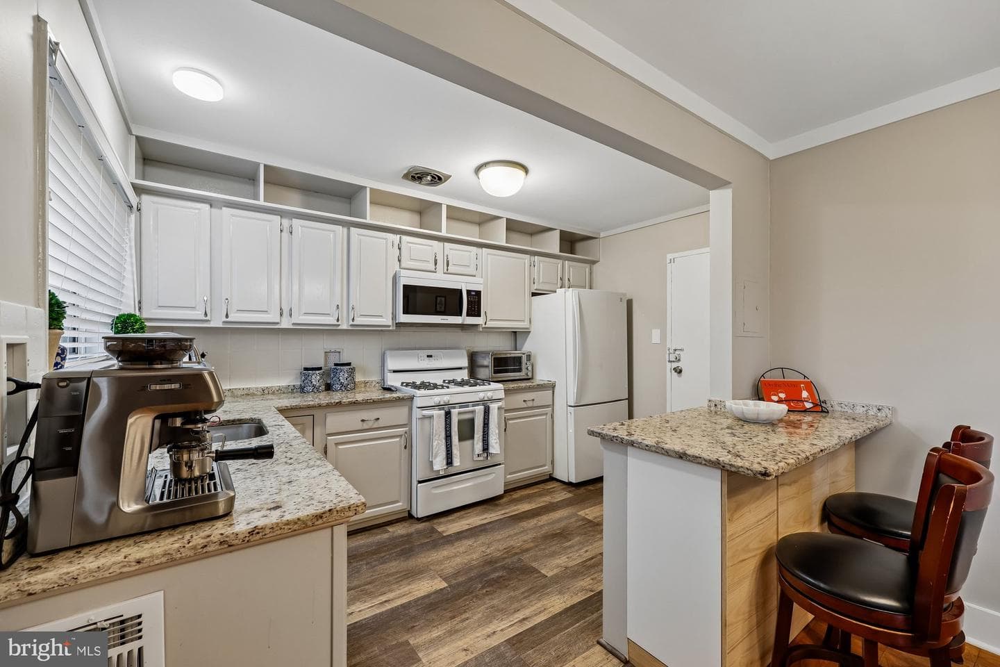 10619 Montrose Avenue #102 photo 15