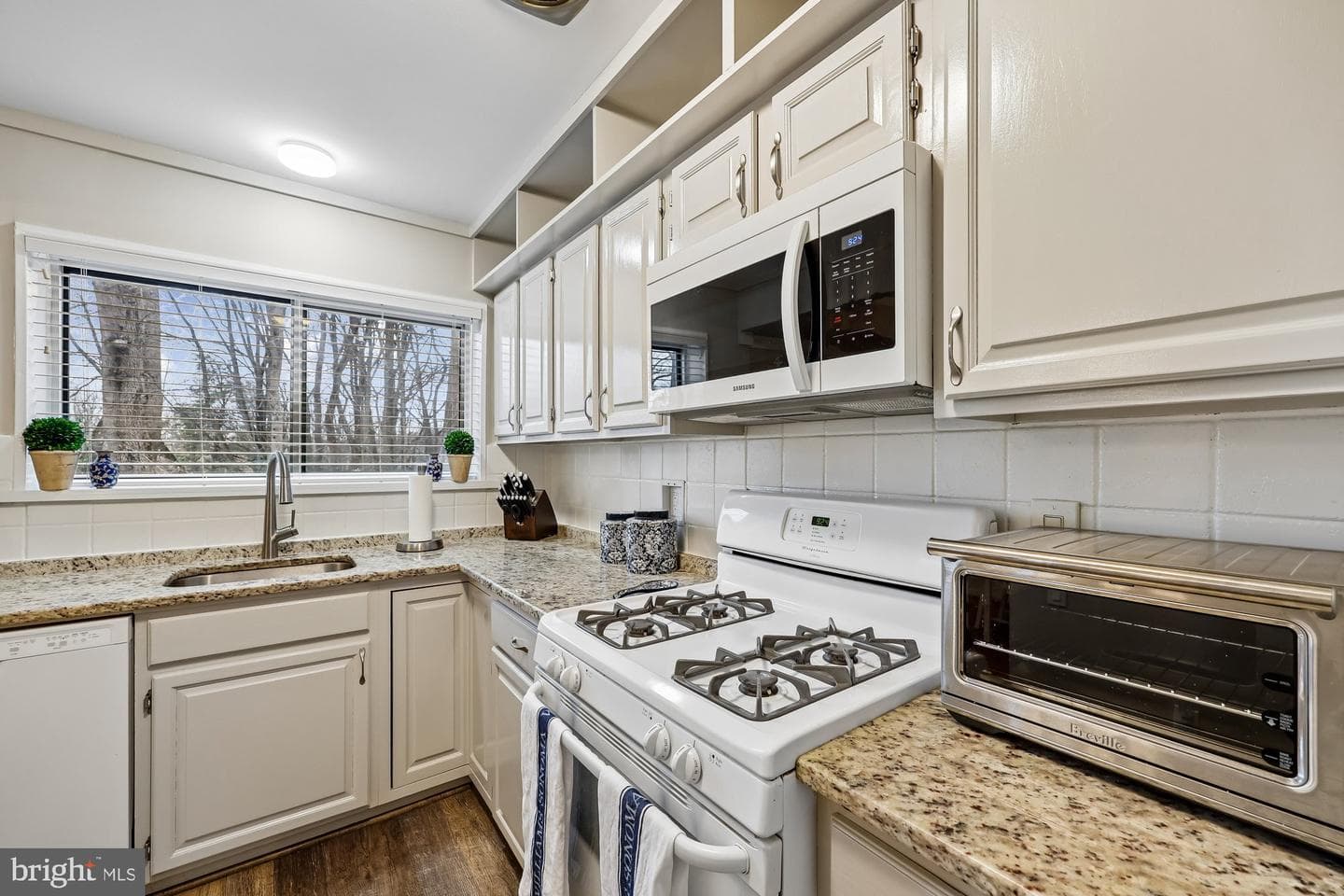 10619 Montrose Avenue #102 photo 17