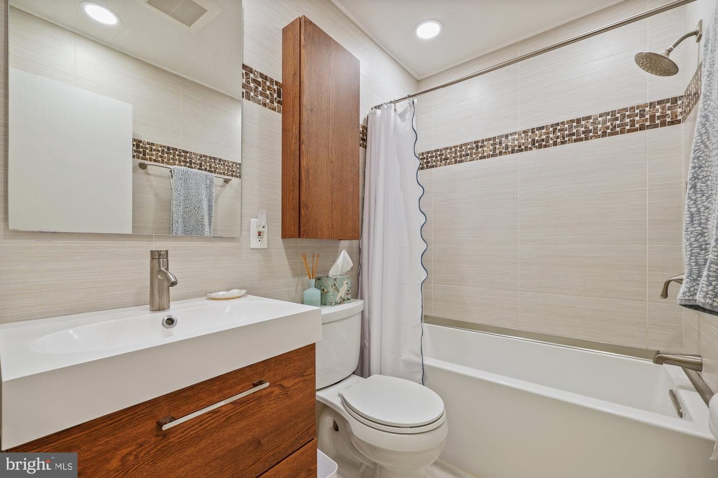 10619 Montrose Avenue #102 photo 27