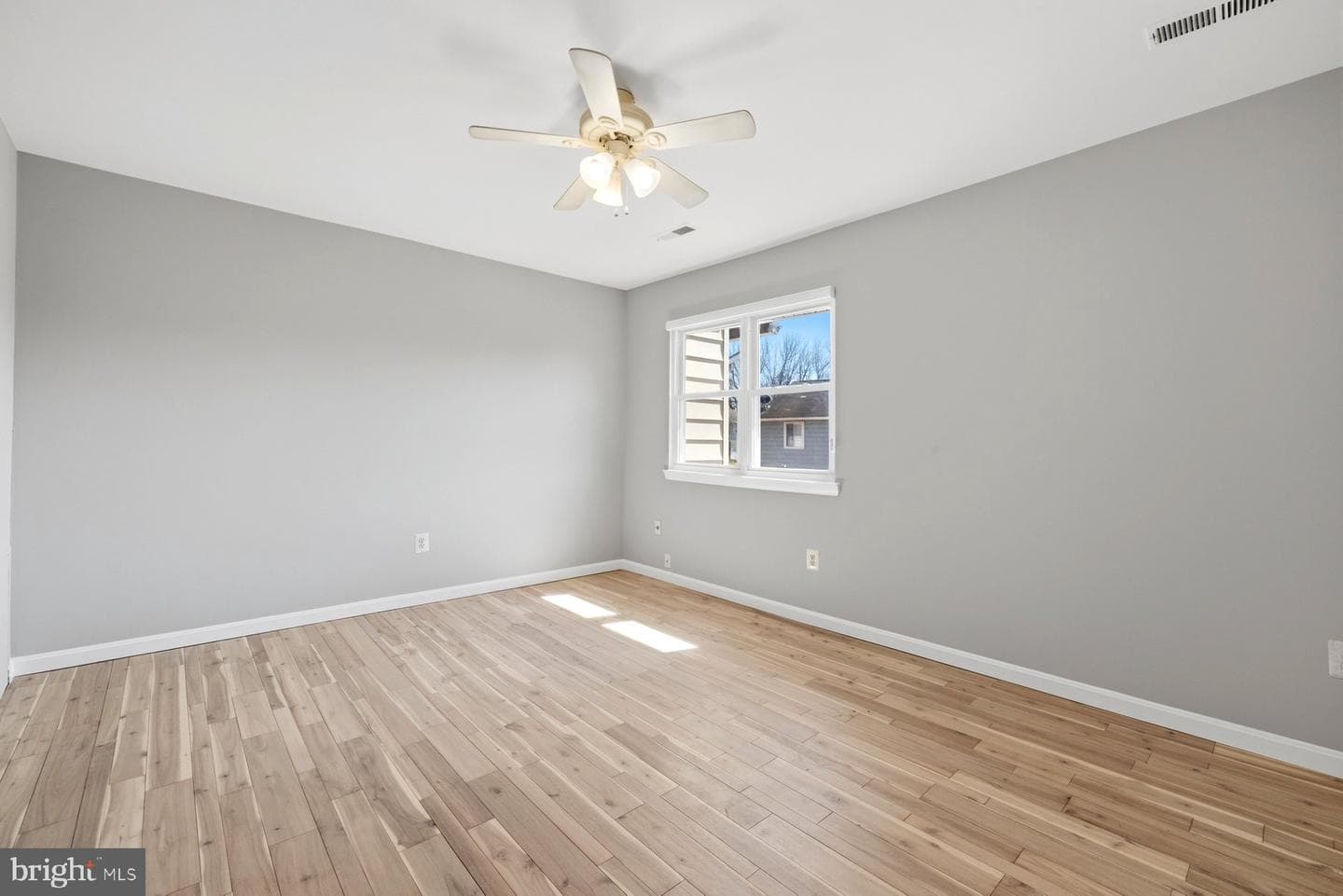 17736 Larchmont Terrace photo 19