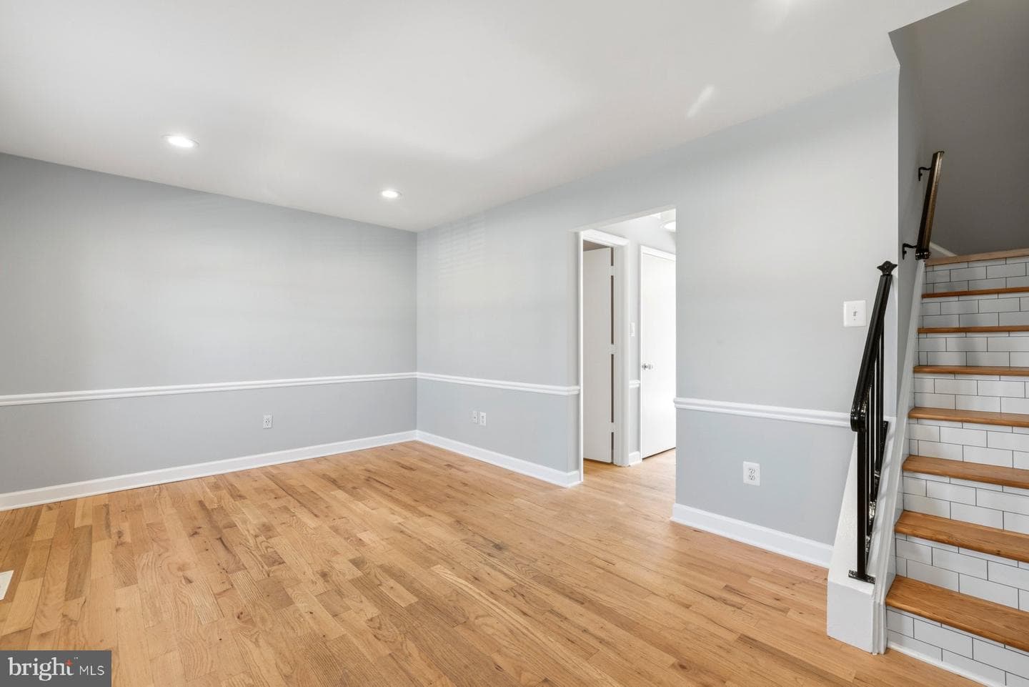 17736 Larchmont Terrace photo 5