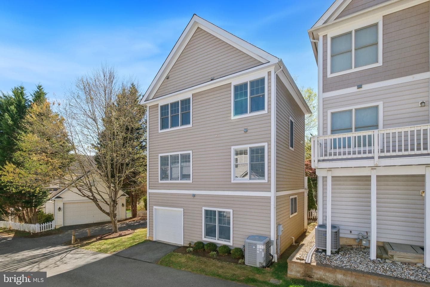 628 Bright Meadow Mews photo 24