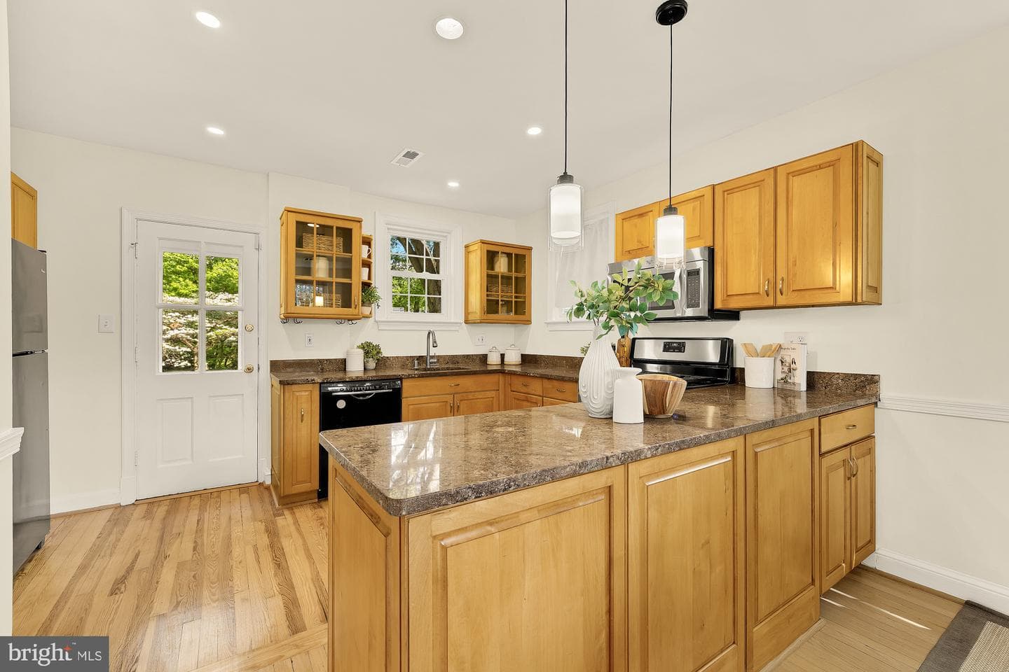 9409 Woodland Drive photo 8