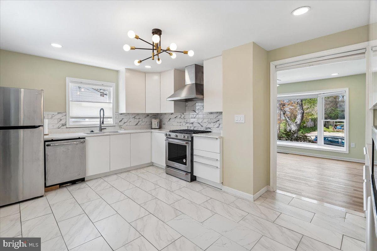 1405 Matthews Drive photo 2