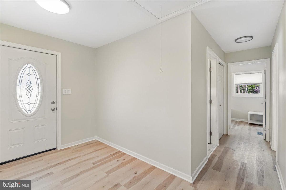 1405 Matthews Drive photo 4