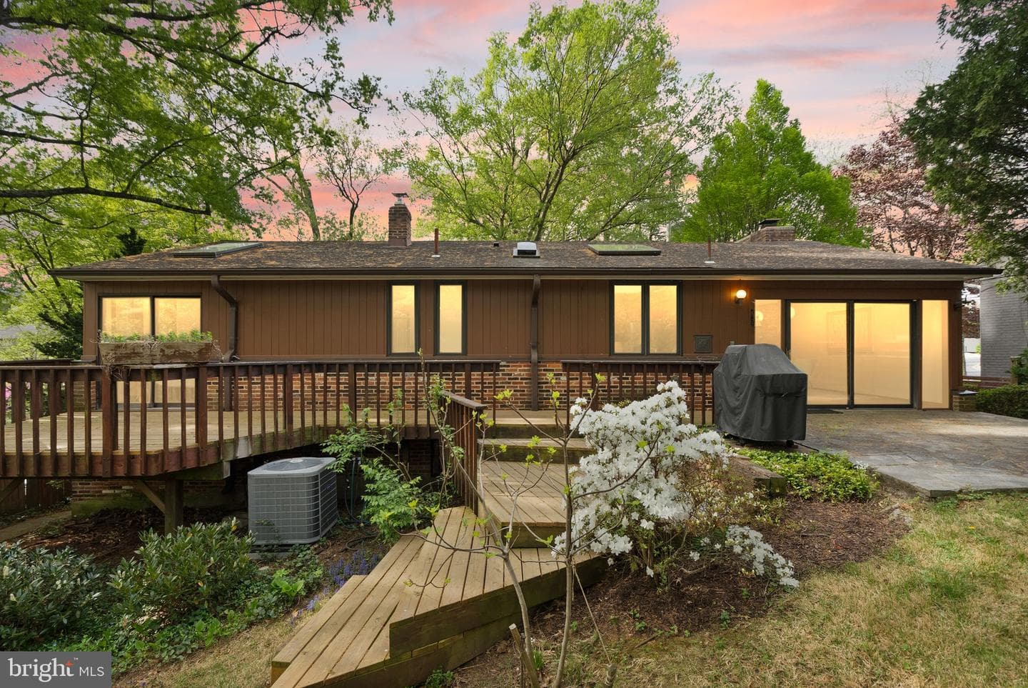 5927 Onondaga Road photo 4