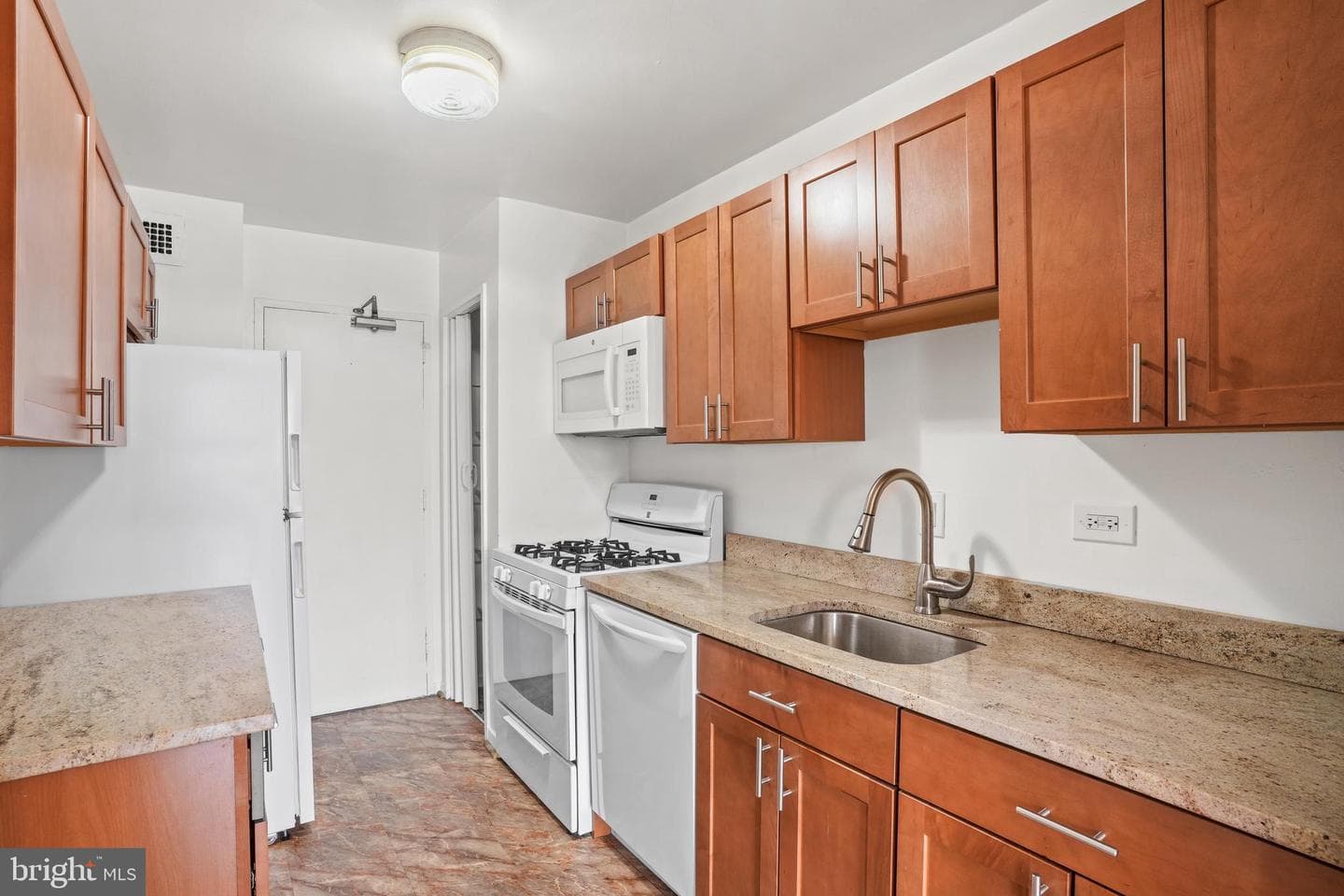 1900 Lyttonsville Road #612 photo 2