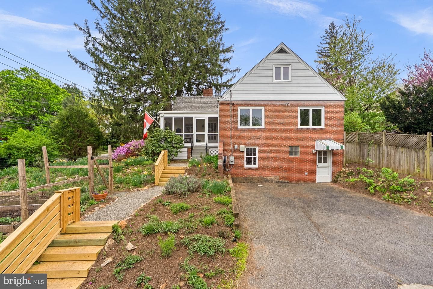 314 Dale Drive photo 4