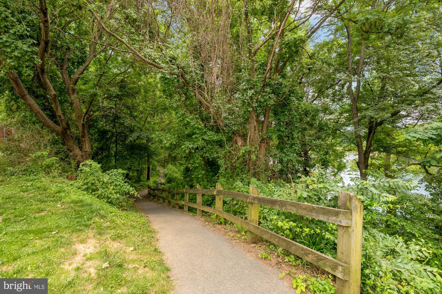 672 Heathwalk Mews photo 42