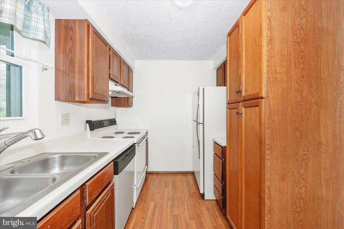 24224 Newbury Road photo 17