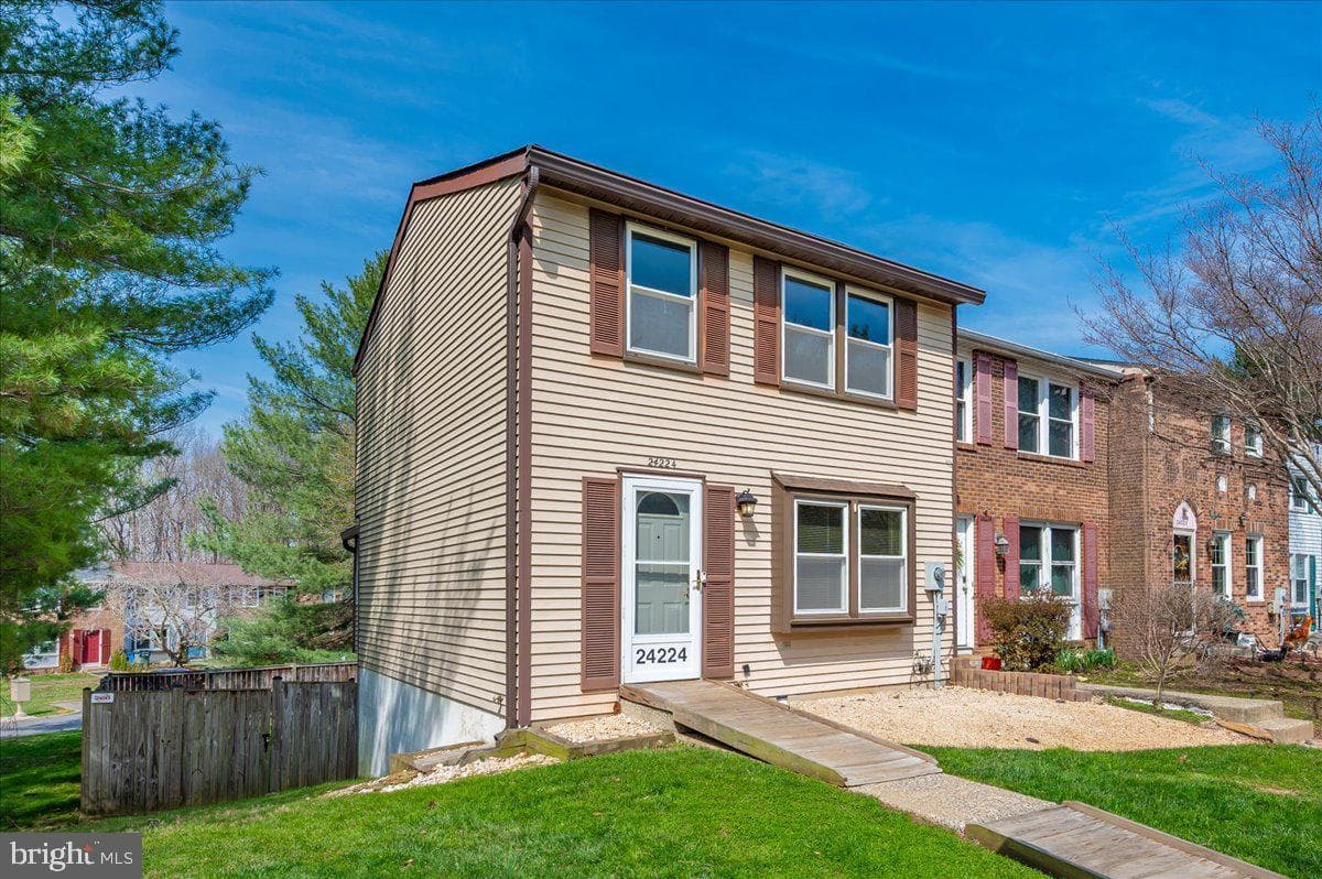 24224 Newbury Road photo 2